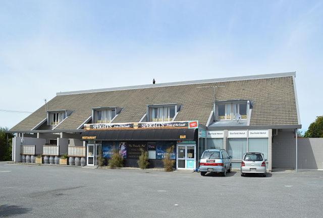 Darfield Hotel Exterior photo